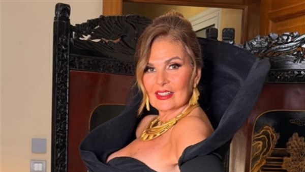 يسرا تعزي محمد هنيدي في وفاة شقيقه وتكشف سبب عدم حضورها الجنازة