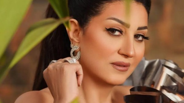بعد فصله من عمله بسبب أزمة الصلاة.. وفاء عامر  تكشف عن مفاجأة سارة لمدير المطعم