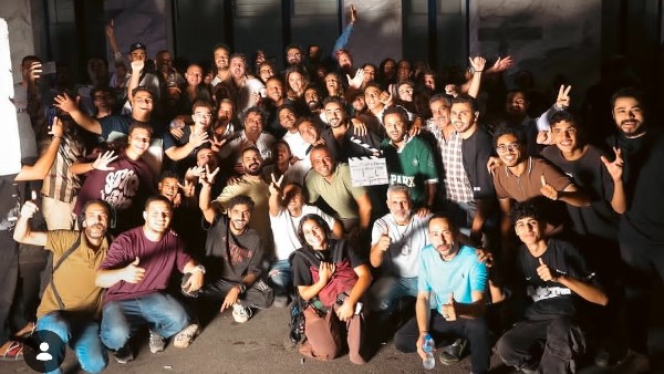 أكرم حسني يحتفل بانتهاء تصوير فيلم الورشة