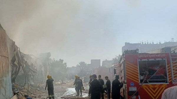 السيطرة على حريق مخزن أخشاب في الهرم بالجيزة | شاهد