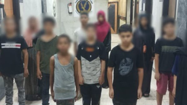 8 رجال وسيدتين.. سقوط عصابة تستغل 12 طفلا فى التسول بالقاهرة