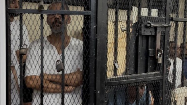 بدء أولى جلسات محاكمة صاحب بيت فاطم المتهم بالاعتداء على 4 فتيات | صور