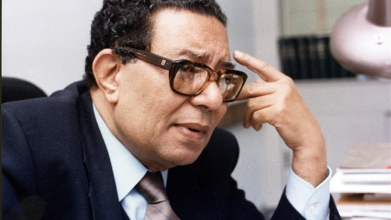 “سيبوه.. هو دماغه كده”.. لماذا رفض عبد الناصر اعتقال أحمد بهاء الدين؟