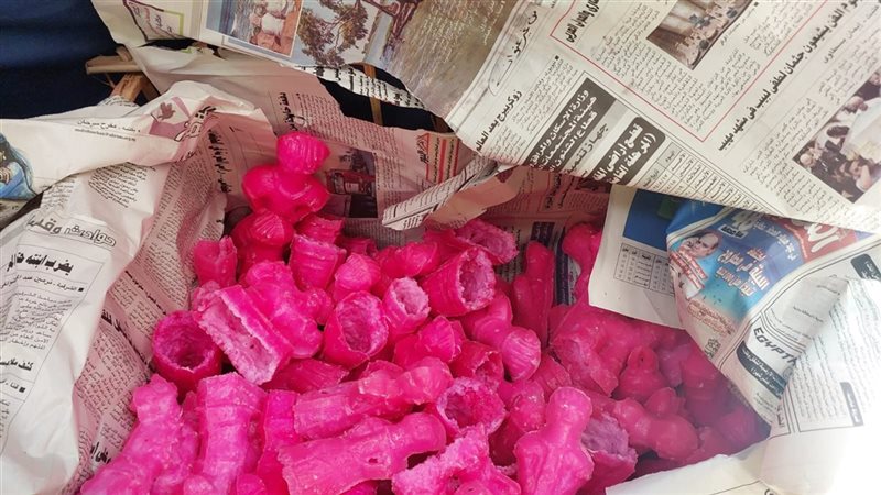ضبط 252 كيلو لحوم منتهية الصلاحية وحلوى مجهولة المصدر في حملات بقنا (صور)