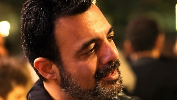 عمرو محمود ياسين يحذر من تنبيهات الزلازل على الهواتف: مولدة بالذكاء الاصطناعي