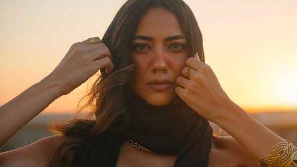 هند عبد الحليم تطرح فيديو كليب «مَن أنا؟».. تجربة غنائية جديدة باللغة العربية الفصحى