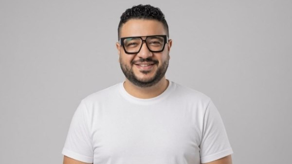 المؤلف محمد سيد بشير ينفي شائعة وفاة نجله