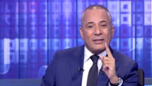 أحمد موسى: الشواطئ في المدن السياحية تم احتلالها.. وملايين المصريين من حقهم ينزلوا البحر