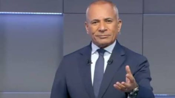المنصة والوشاح خدعة.. أحمد موسى يكشف سر فيديوهات القاضي المزيف