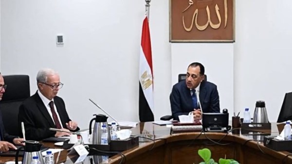 مدبولي يتابع مستجدات تطوير القابضة للغزل والنسيج .. القطن المصري يستعيد مكانته