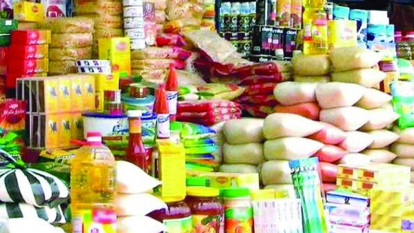 اعرف أسعار السلع قبل ما تشتري.. لتر الزيت يتخطى الـ 100 جنيه .. وكرتونة البيض تسجل 104 جنيهات