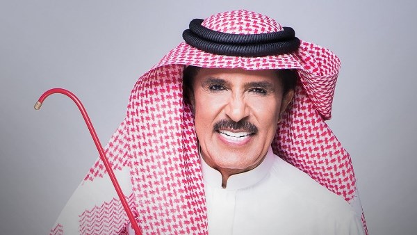 بزيه الإماراتي وعصاه الشهيرة.. عبد الله بالخير يخطف الأنظار في مهرجان هوامير فريجنا