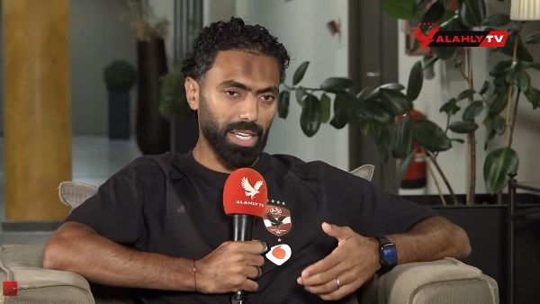 حسين الشحات: طول ما جمهور الأهلي يدعم اللاعبين سنحقق بطولات ونفرح مع بعض