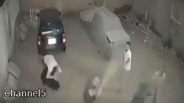 الداخلية تفحص فيديو مشاجرة والتعد.ي على شاب وزوجته.. والسيدة تتدخل للدفاع عنه
