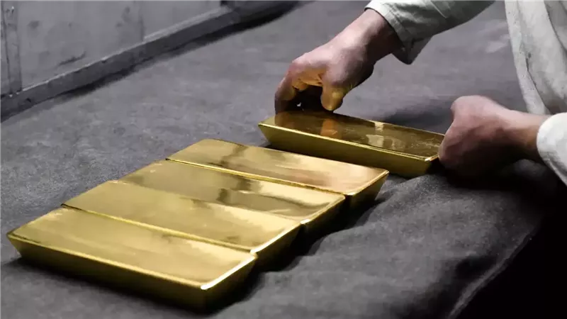 الذهب يقفز إلى أعلى مستوى منذ أكثر من 3 أشهر والأونصة تسجل 4668.19 دولار