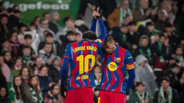 برشلونة يقلب تأخره أمام رايو فاليكانو ويتقدم بثنائية في الشوط الأول