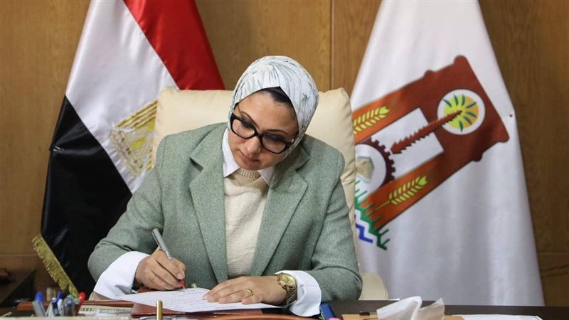 اشتباه تسمم غذائي بعد تناول وجبات من مطعم بالخارجة