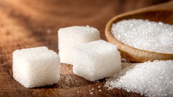 تراجع وظائف الدماغ وزيادة خطر ألزهايمر.. اعرف أضرار الإفراط في السكر