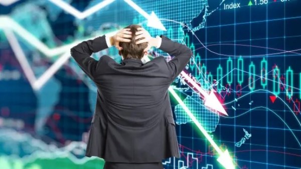 خبير اقتصادي: تراجع التصعيد الأمريكي لا يكفي لاستعادة استقرار الأسواق العالمية