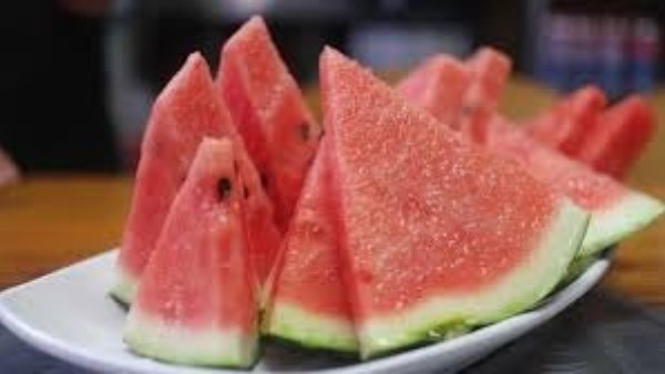 احذر الإفراط في البطيخ خلال الصيف.. قد يسبب هذه المشكلات الصحية
