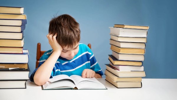 استشاري طب نفسي: التهيئة التدريجية للعام الدراسي تحمي الأطفال من القلق والضغط