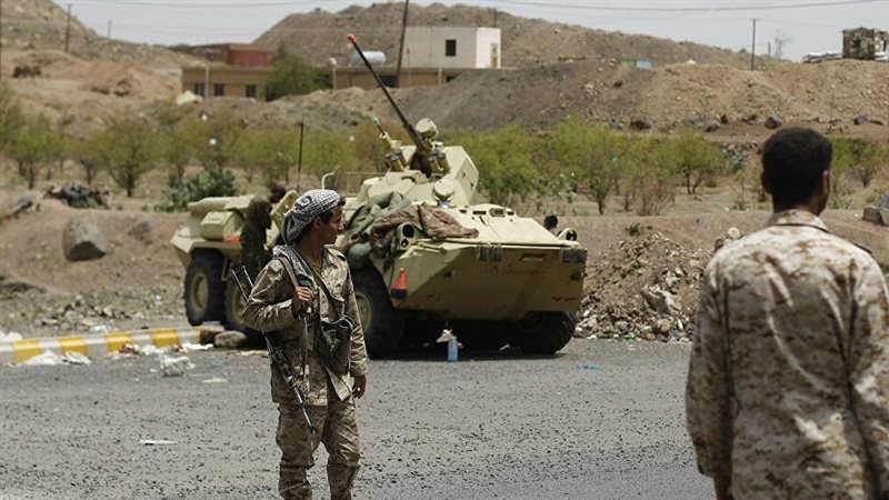 الجيش اليمني: الحوثيون استهدفوا ميناء المخا بـ6 صواريخ باليستية