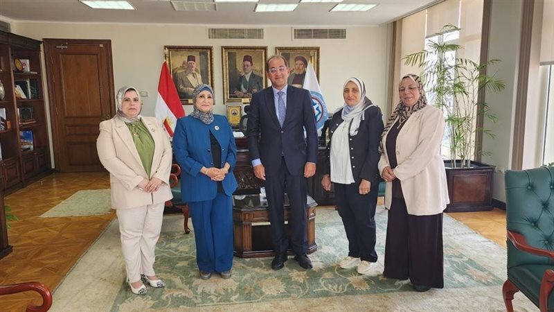 نقيب التمريض تبحث مع وزير المالية زيادة بدل النوبتجية وتمويل درجات الحاصلين على الماجستير والدكتوراه
