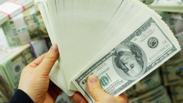 تفاصيل أعلى سعر دولار في البنوك اليوم
