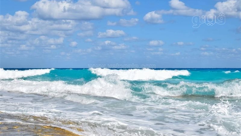 ارتفاع خطير للأمواج بمطروح ومنع السباحة في الأبيض وأم الرخم وعجيبة