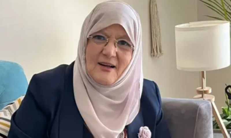 شمس البارودي تنشر صورة نادرة من شبابها وتعلق: كله طبيعي