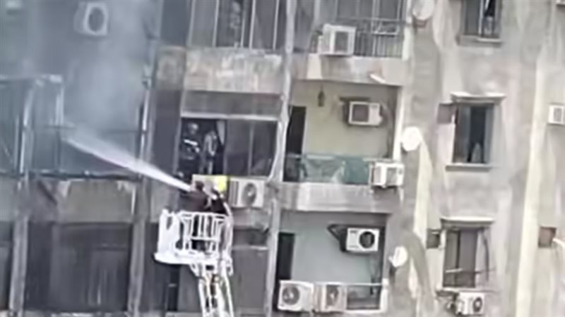 إخماد حريق نشب داخل شقة سكنية في فيصل