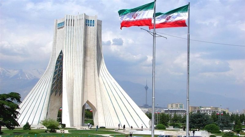 مسؤول إيراني يطالب بنقل طيارين تزعم طهران إنهما محتجزان في قطر