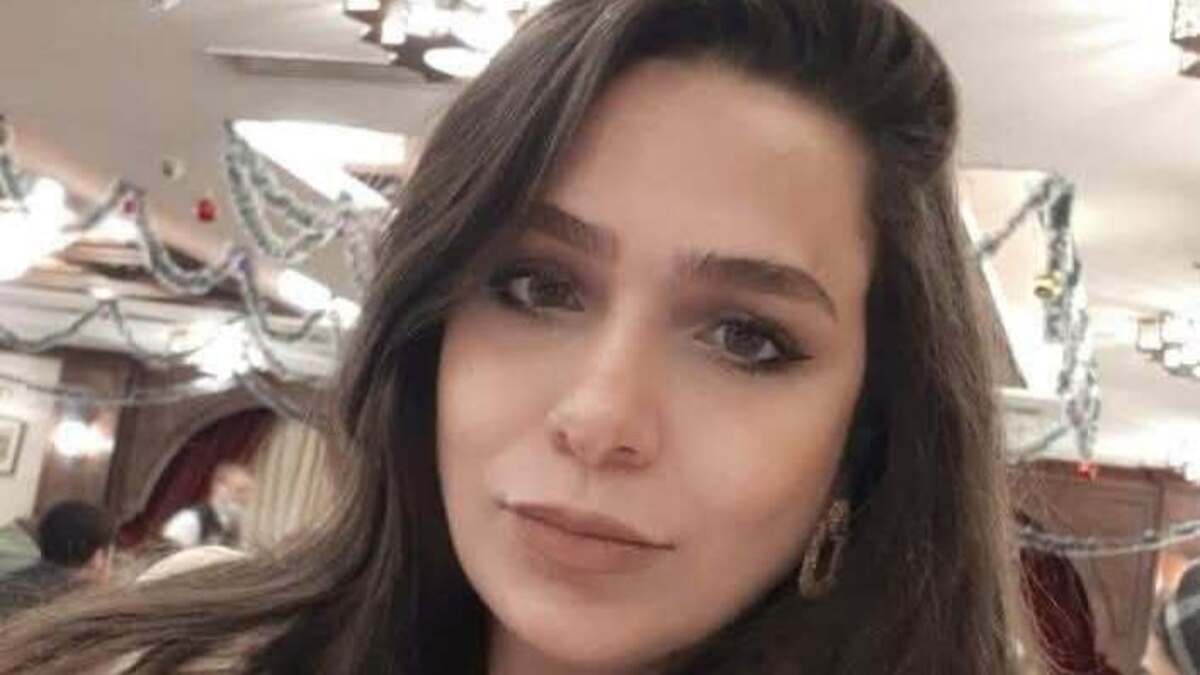 احتضنت أطفالها وماتت.. الزلزال ينهي حياة مصرية بالسكتة القلبية 