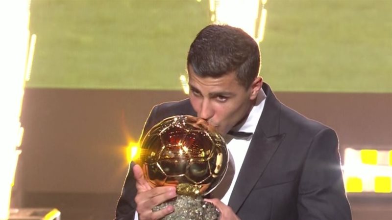 بفضل الكرة الذهبية، رودري يعيد برشلونة لحدث استثنائي تاريخي