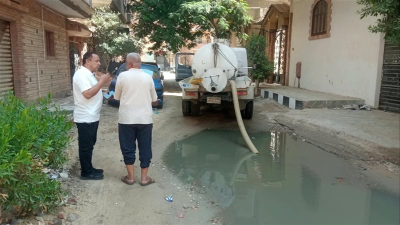 استجابة لشكاوى المواطنين، رفع تراكمات المياه بمنطقة “أرض الجمعيات” في الإسماعيلية