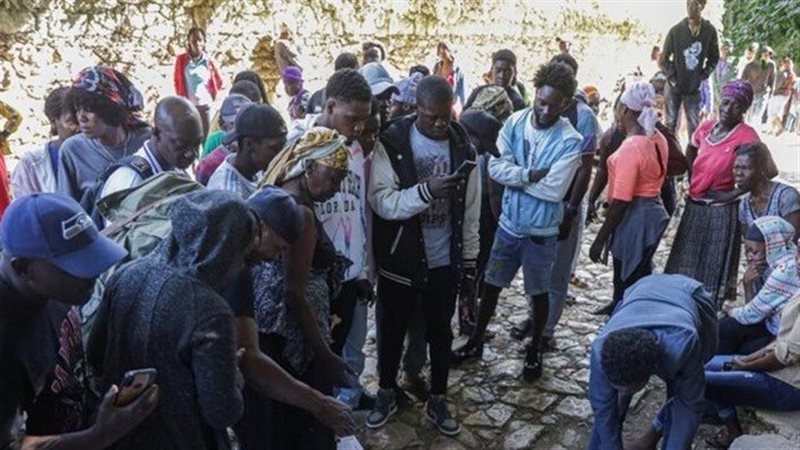 مقتل 40 شخصا بهجوم لعصابات مسلحة على كنيسة تؤوي نازحين في هايتي (فيديو)