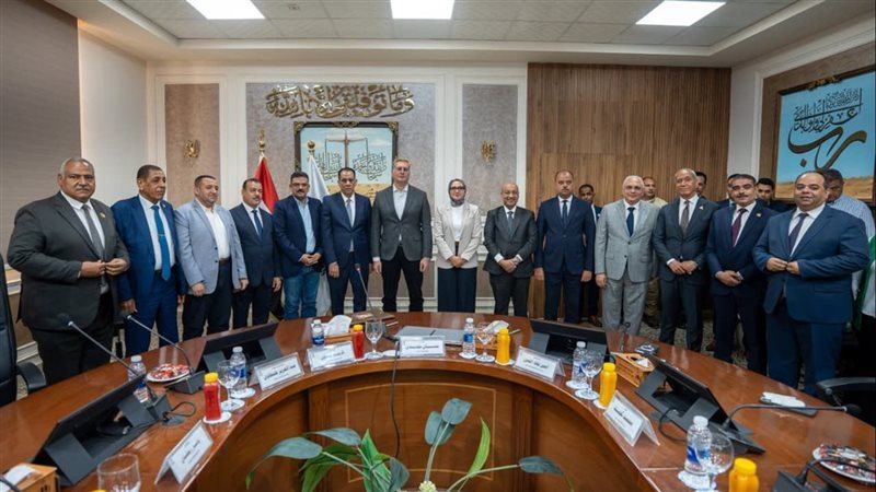 البترول والتعليم يطلقان أول مدرسة تكنولوجيا تطبيقية في التعدين بالوادي الجديد