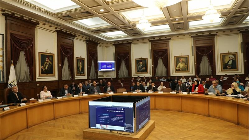 محافظ القاهرة يبحث تيسيرات تراخيص المحال العامة