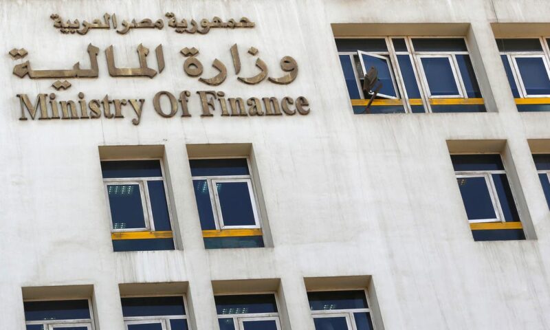 مصر توجه الضرائب المستقبلية إلى مصدر سريع لتمويل الموازنة