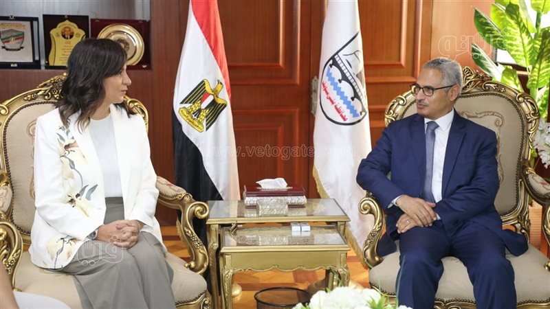 محافظ بني سويف يستقبل نبيلة مكرم للمشاركة بقافلة “إيد واحدة” بقرية باروط