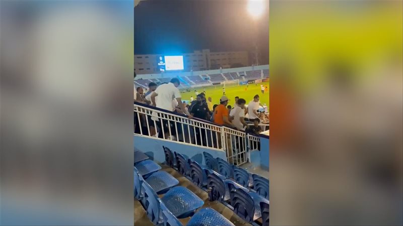 ثلاثي بيراميدز يدعم الفريق من مدرجات غزل المحلة (فيديو)