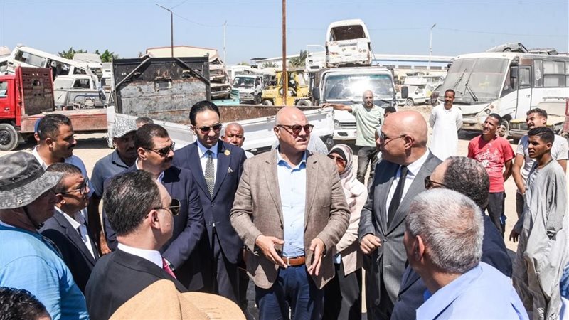 محافظ الإسكندرية ومدير النيابات يتفقدان ساحة التحفظ على المركبات بالعامرية