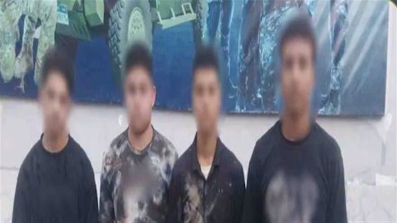 عتاب على موتوسيكل يقلب الشارع ساحة قتال، 4 أشخاص ينهالون بالضرب على عامل بسلاح أبيض في الفيوم