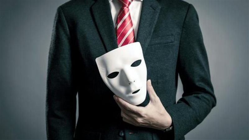 بعد تزوير شريحة وارتكاب جرائم باسمها، محامي طالبة المنيا يواجه مسؤول شركة المحمول بمفاجآت تقلب موازين القضية