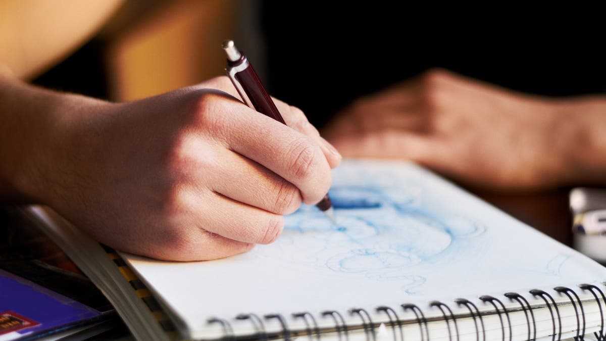 10 دقائق من الرسم.. حيلة غير متوقعة لتخفيف التوتر
