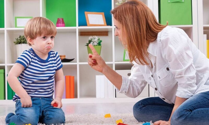 مش بالمنع.. خطوة واحدة قد تغيّر علاقة طفلك بالعالم الرقمي