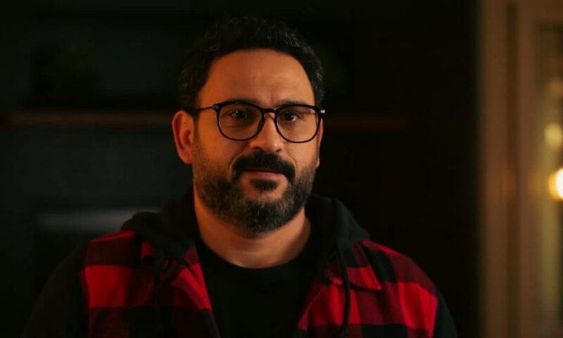 أكرم حسني يعزي محمد هنيدي في وفاة شقيقه بكلمات مؤثرة