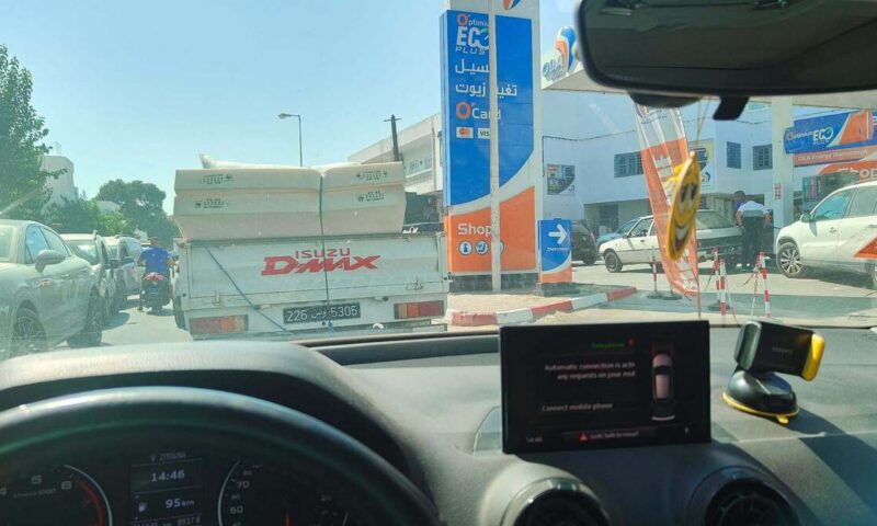 إضراب عمّالي مفاجئ يؤدي لأزمة وقود في تونس