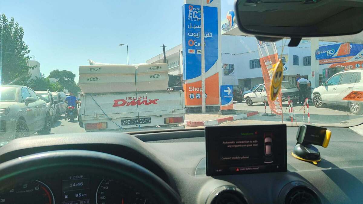 إضراب عمّالي مفاجئ يؤدي لأزمة وقود في تونس
