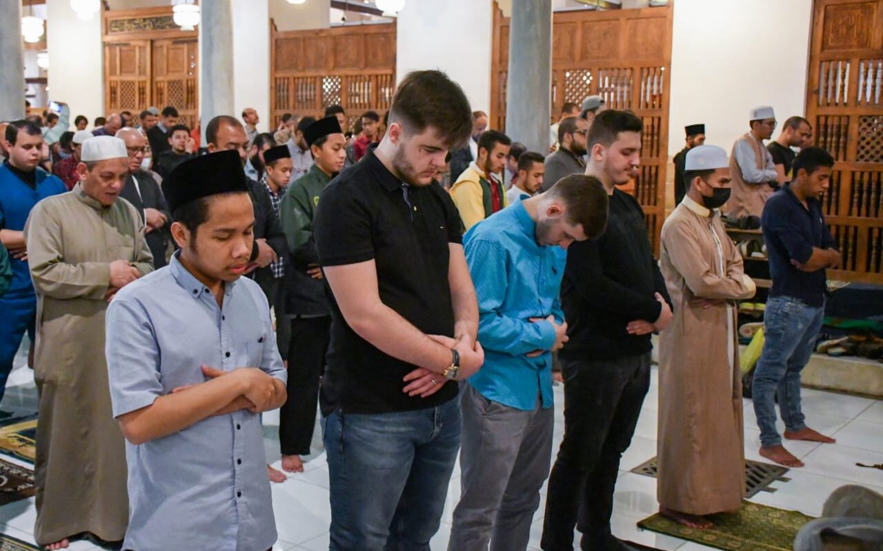صيغة دعاء الاستفتاح في الصلاة.. تعرف عليها